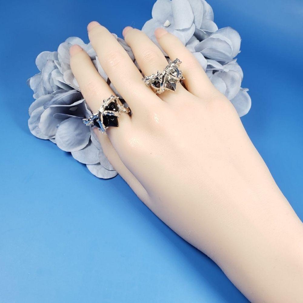 Brand New Pair Black & Silver Hearts Couple Rings